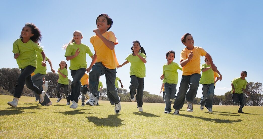 Sport et surpoids : des enfants faisant du sport